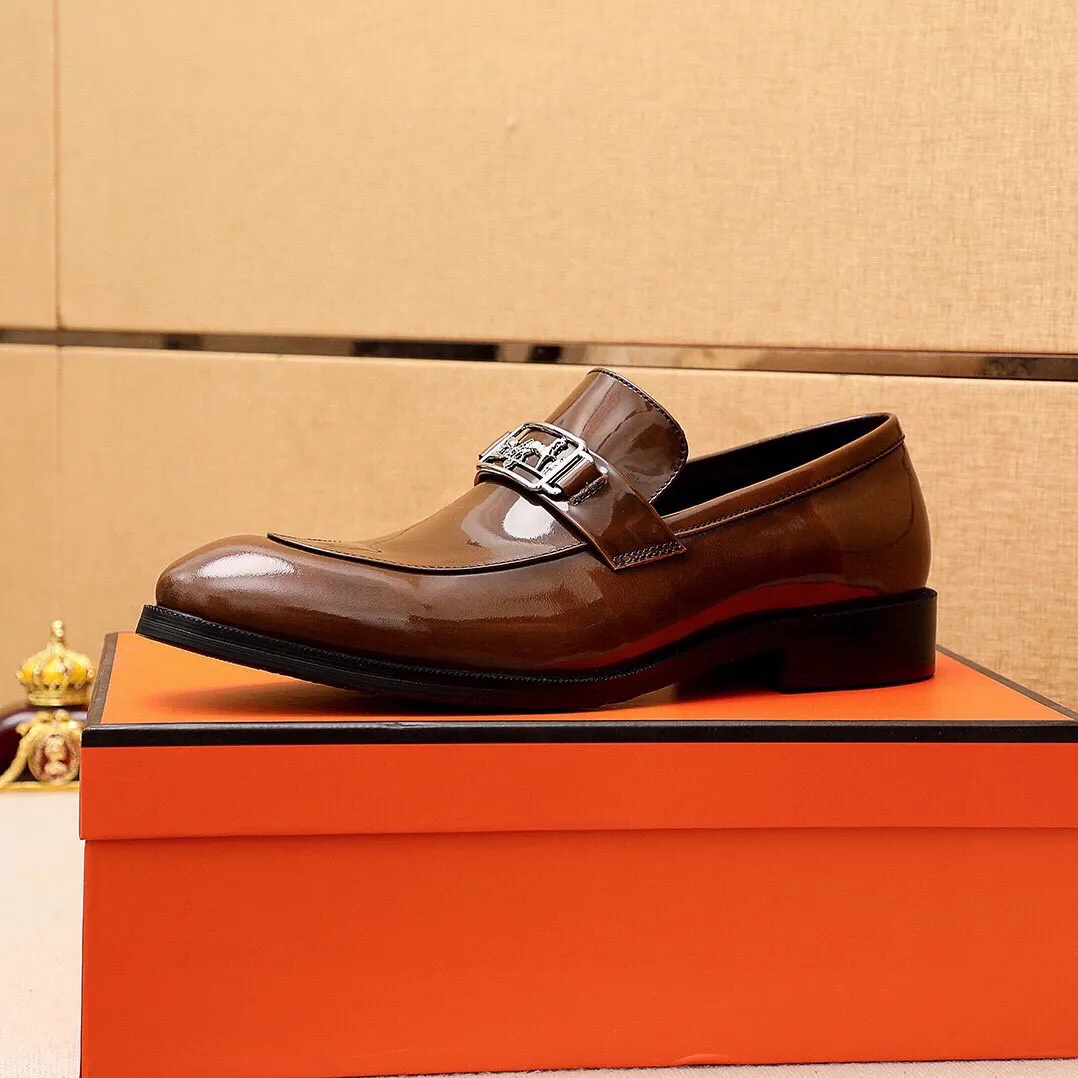 Men's shoes 💰480 💐 Product trademark: HERMES "Hermès" casual leather shoes Regular size: 38-44 (45🉑️customized) Product materials: Selected imported first-layer open-edge beaded cowhide upper + classic hardware buckle, imported water-dyed 🐂 cowhide lining. Strong three-dimensional visual effect, non-slip and wear-resistant combination outsole Color: 2⃣️colors available